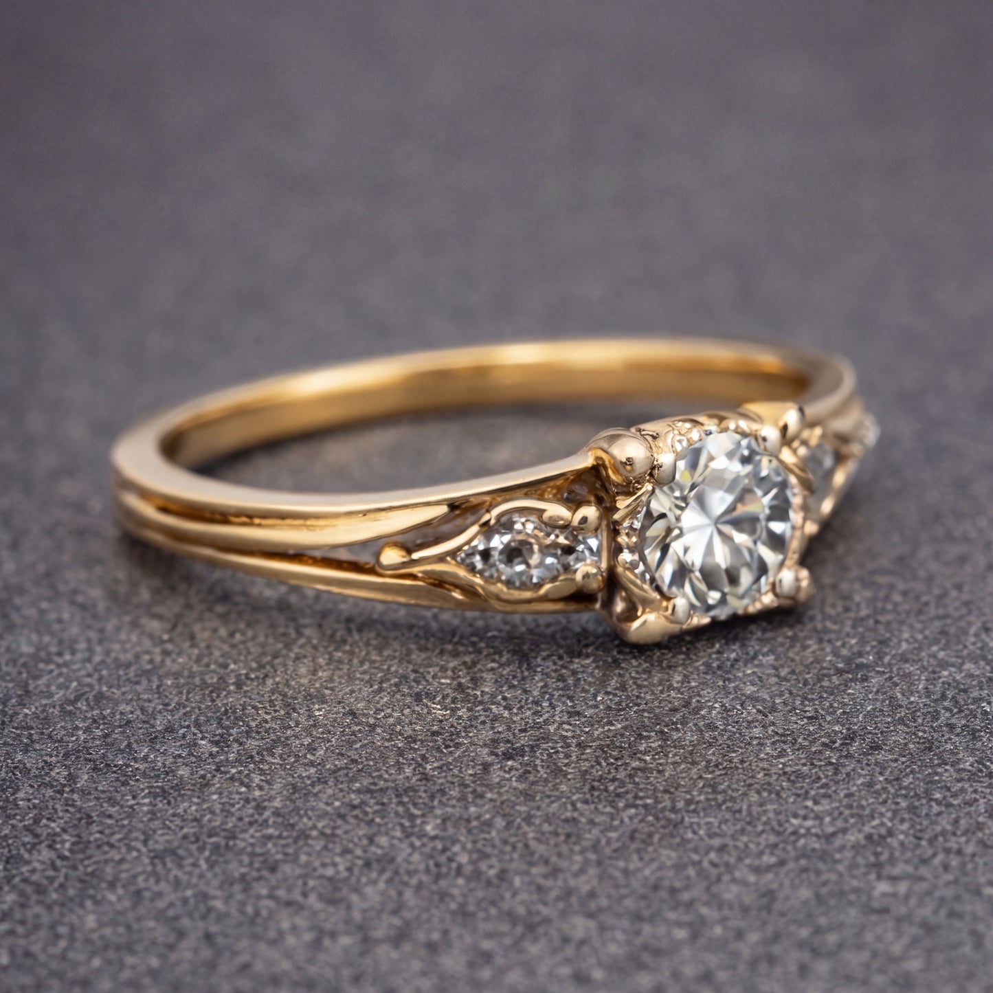 COLIN – Classic Solitaire Gold Crystal Ring