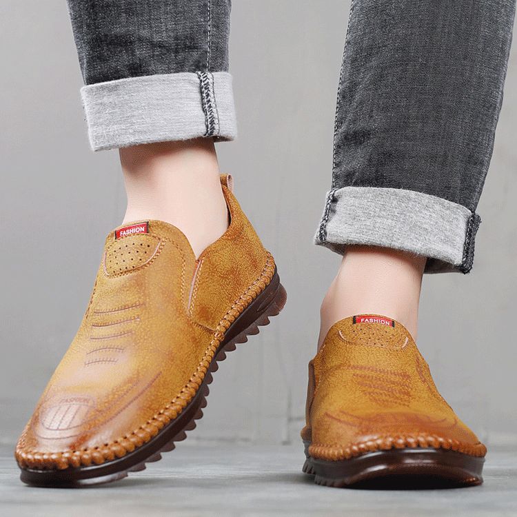 CLARKE – Slip On Leather Loafers