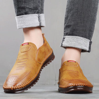 CLARKE – Slip On Leather Loafers