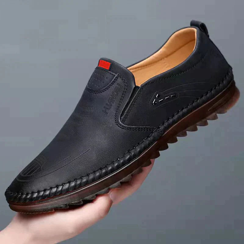 CLARKE – Slip On Leather Loafers