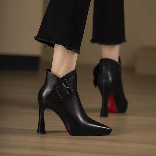 Bota Clarice con Hebilla en el Tobillo