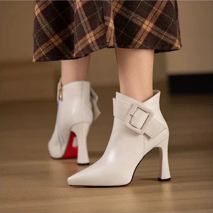 Bota Clarice con Hebilla en el Tobillo