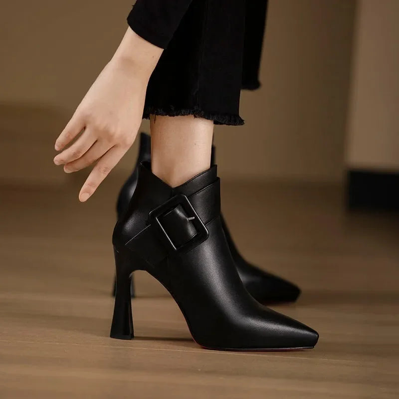 Bota Clarice con Hebilla en el Tobillo