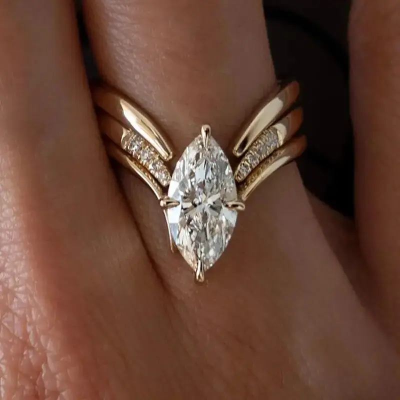 ELARA – Drop Crown Gold Ring