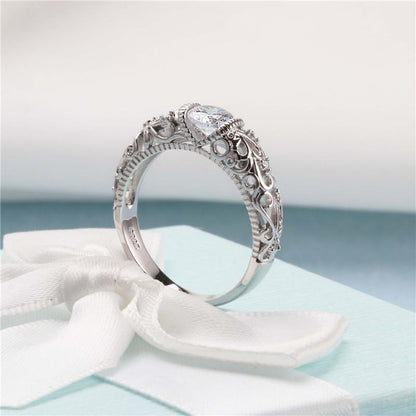 SERELIA – Elegant Sterling Silver Ring